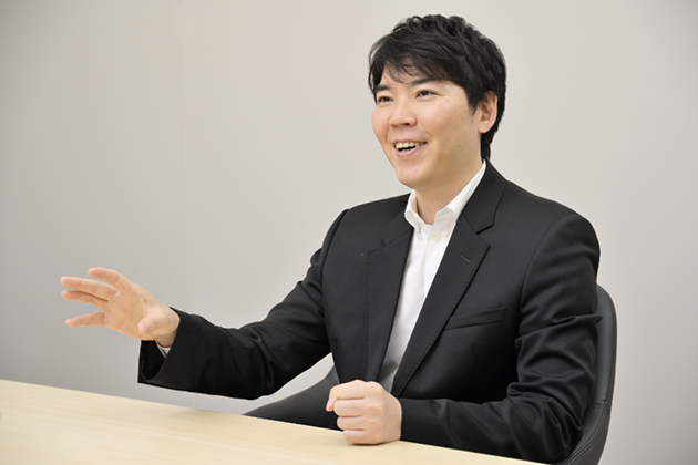 堀紘一さん、宮内義彦さんの前で説明